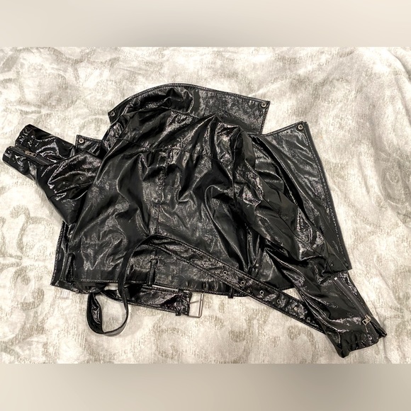 Forever 21 - M size Black fake leathery type texture Jacket - Picture 5 of 5